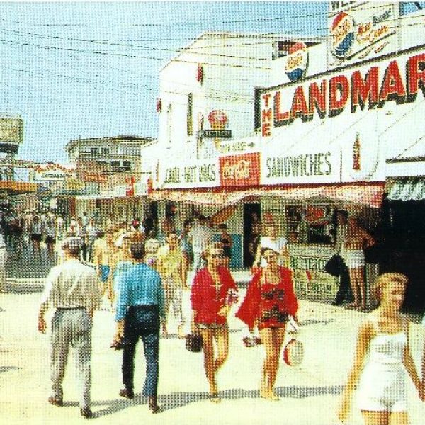 The Carolina Beach Boardwalk is steps from the beach - Reserve your next stay in a cintage historic beach cottage in North Carolina